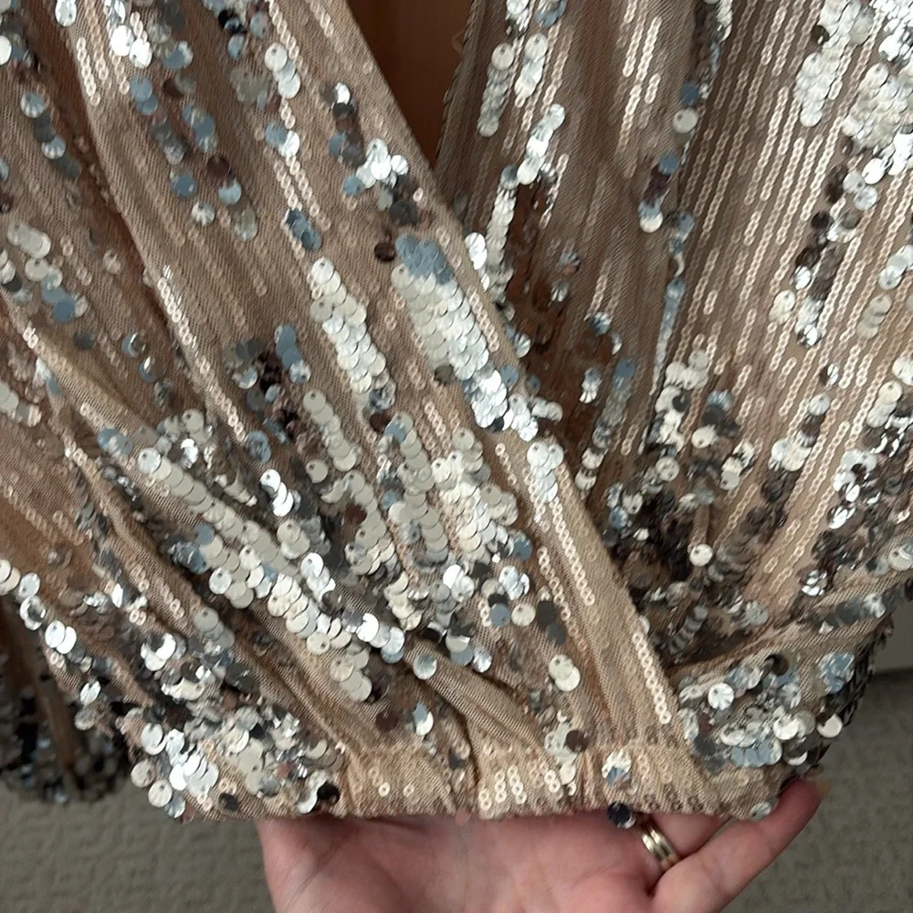 ASTR The Label Primadonna Silver & Tan Sequin Top - Small, 4 - 6 - Picture 9 of 14